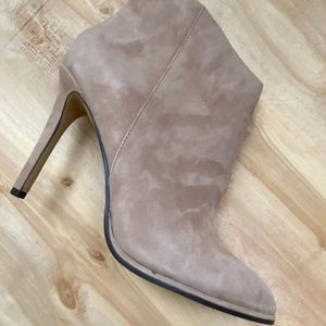 Vince Camuto Bootie Neutral Suede 7.5